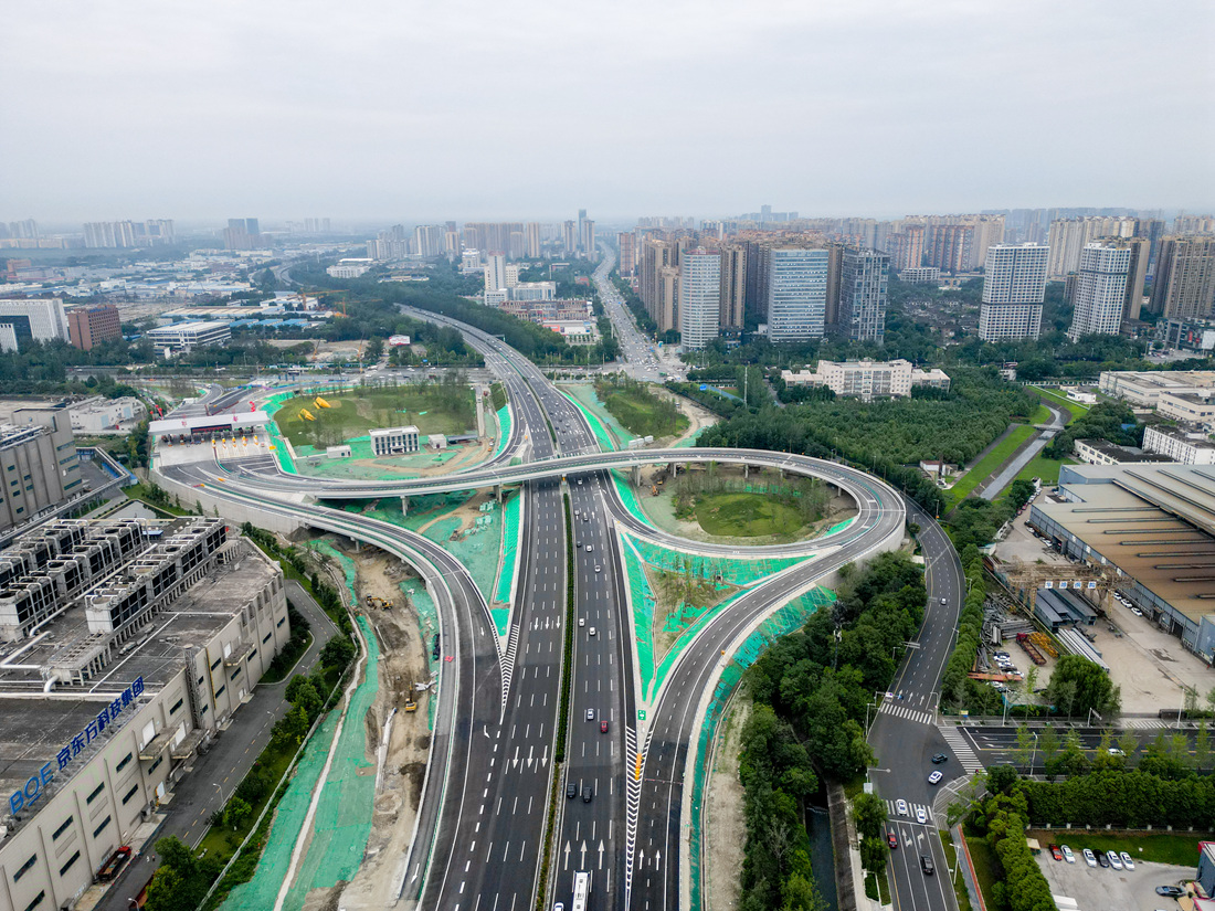 成都市成灌高速五環(huán)互通正式通車_副本.jpg