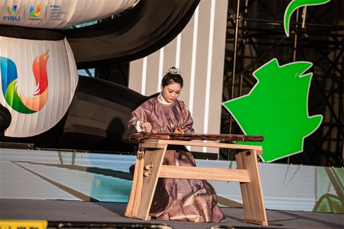 現(xiàn)場(chǎng)演奏.jpg